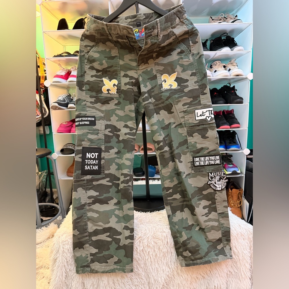 Camouflage Cargo Pants Petite size 4 NWOT